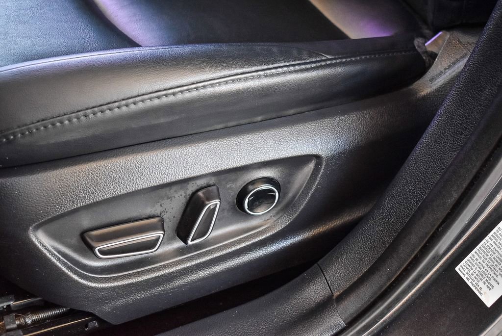 Used 2018 Toyota Prius Prime Premium w/ Carpet Mat Package image 20