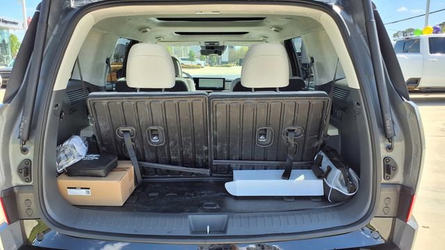 Used 2025 Hyundai Santa Fe Calligraphy w/ Tow & Go Package image 12