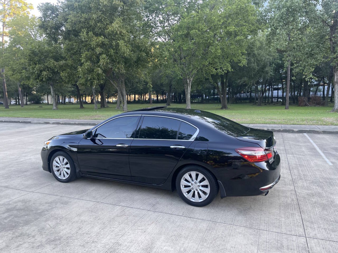 Used 2016 Honda Accord EX-L image 8