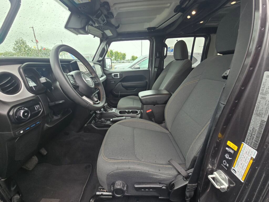 Used 2024 Jeep Wrangler Unlimited image 17