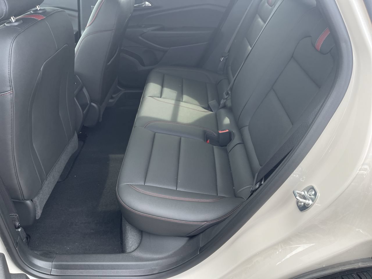 Used 2026 Chevrolet Trax RS w/ Sunroof Package FWD image 24