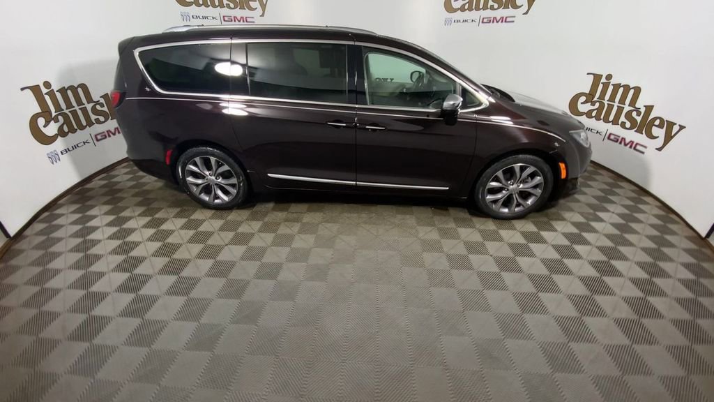 Used 2019 Chrysler Pacifica Limited image 9