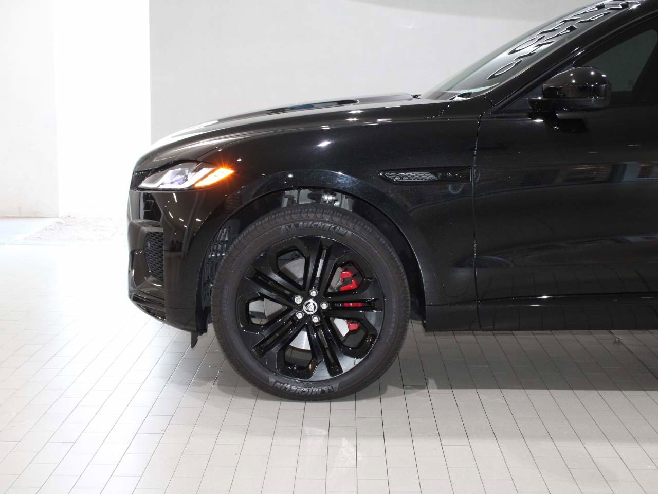 Used 2024 Jaguar F-PACE R-Dynamic S image 4