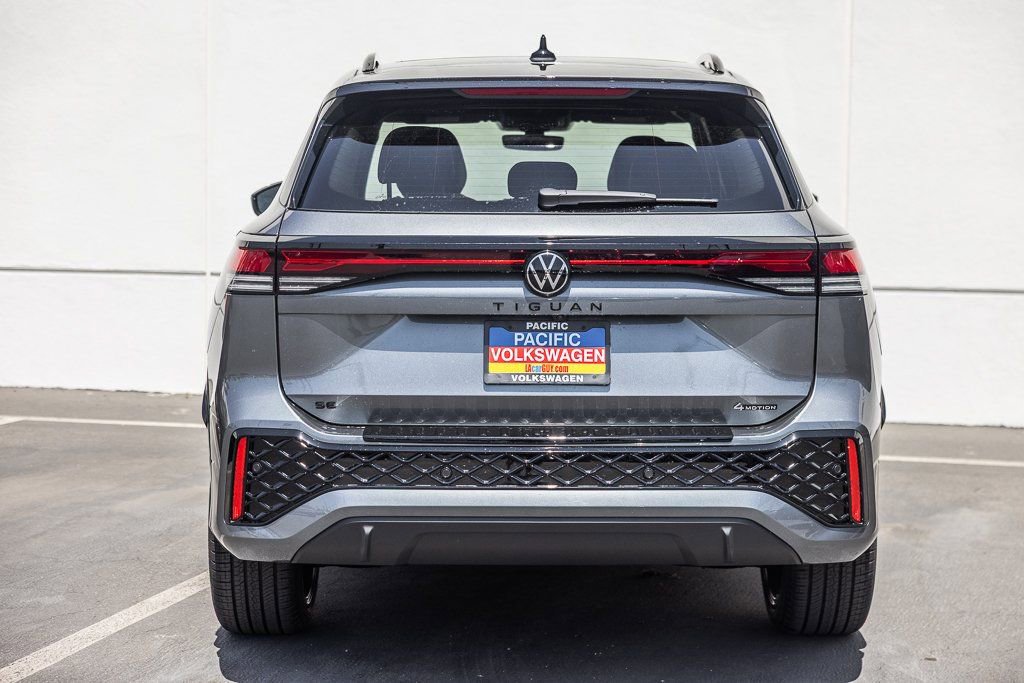 New 2026 Volkswagen Tiguan SE R-Line FWD image 3