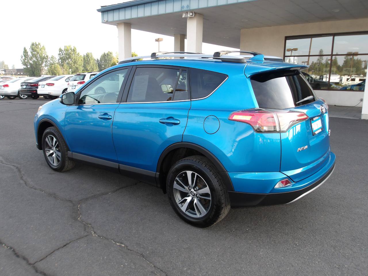 Used 2017 Toyota RAV4 XLE w/ All Weather Liner Package AWD/4WD image 3