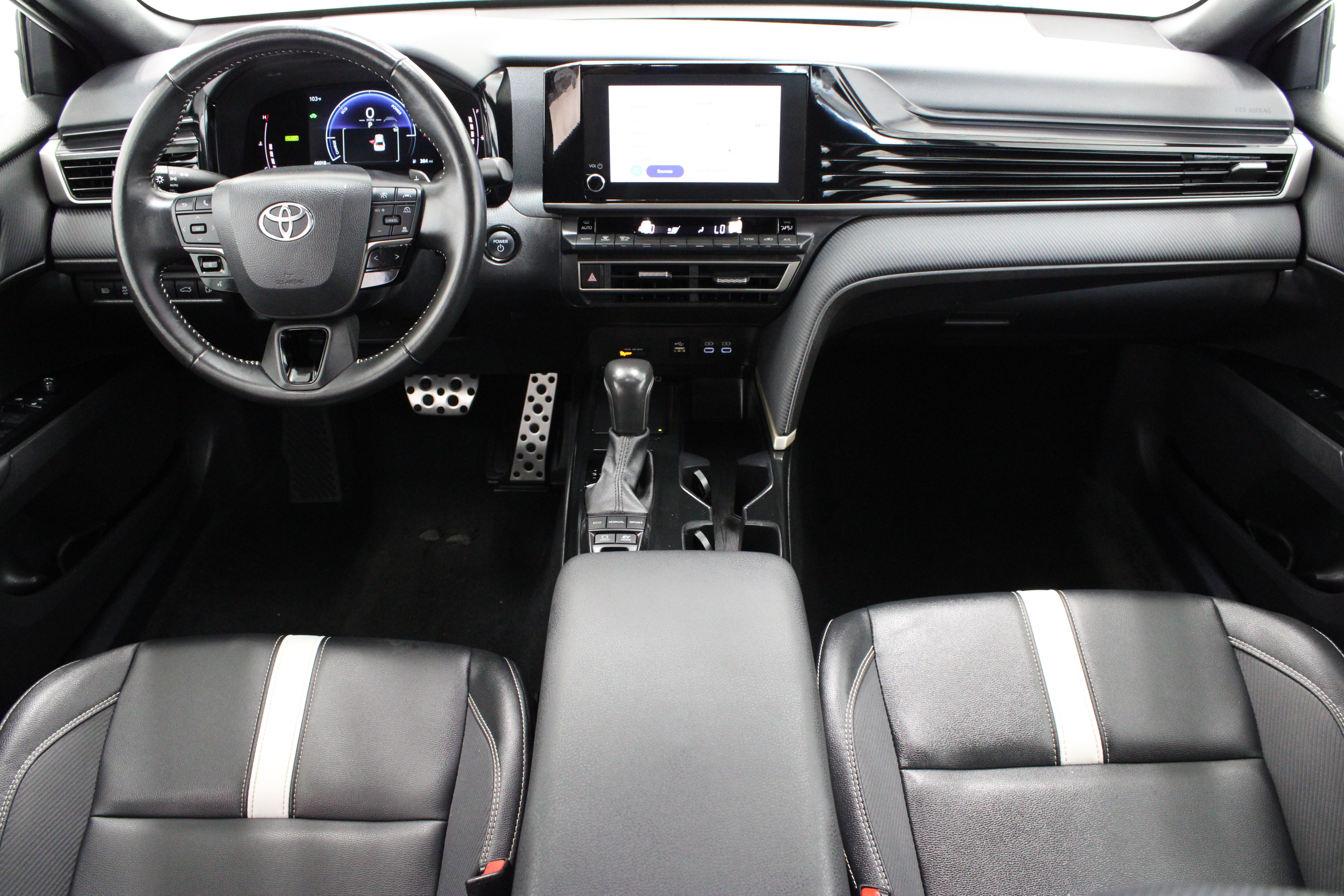 Used 2025 Toyota Camry SE FWD image 29