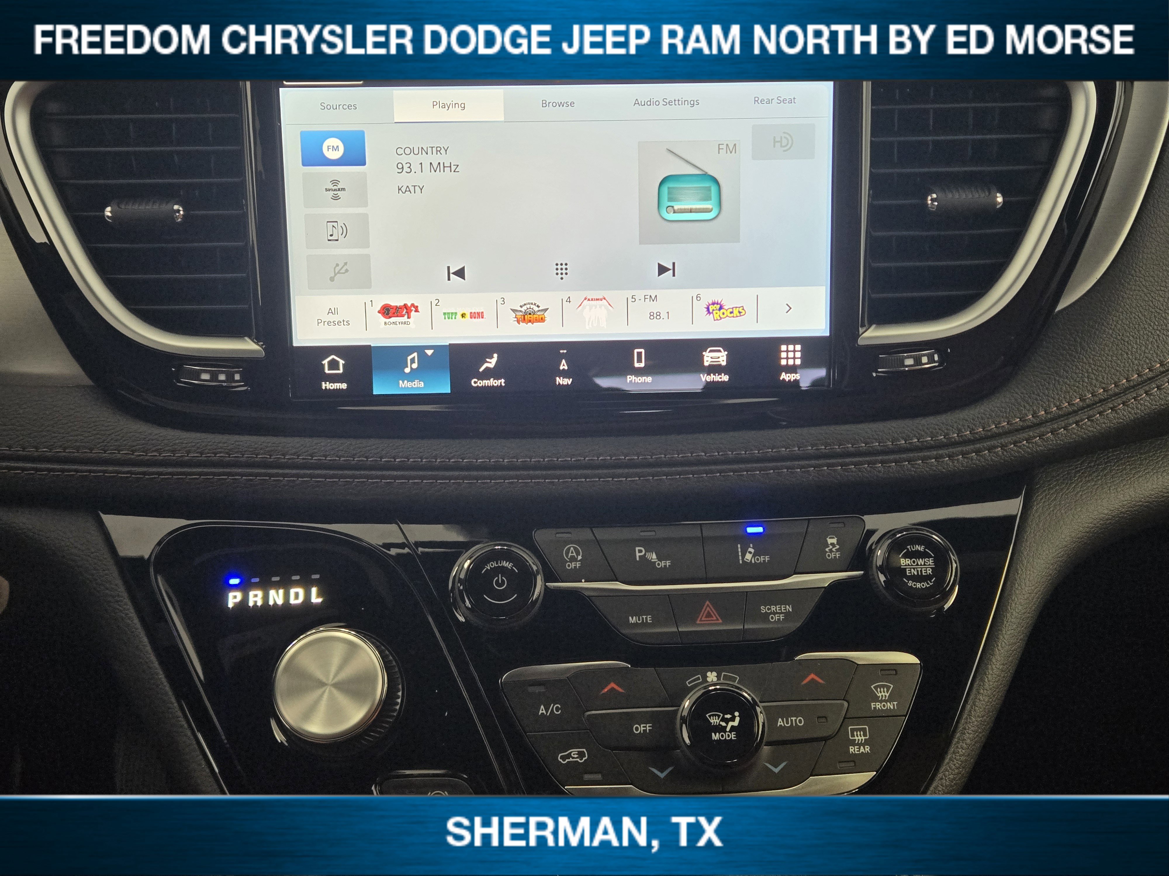 New 2026 Chrysler Pacifica Pinnacle image 11