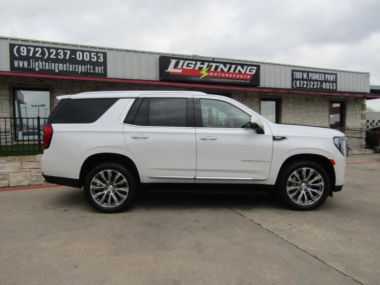 Used 2021 GMC Yukon Denali AWD/4WD image 5