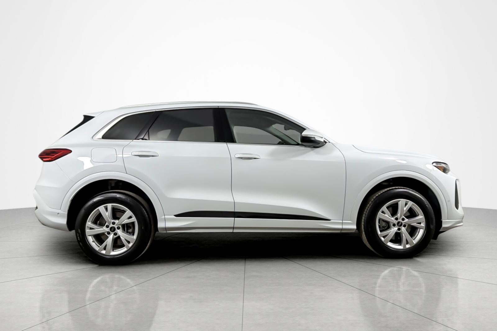 Used 2025 Audi Q5 Premium w/ Convenience Package AWD/4WD image 6