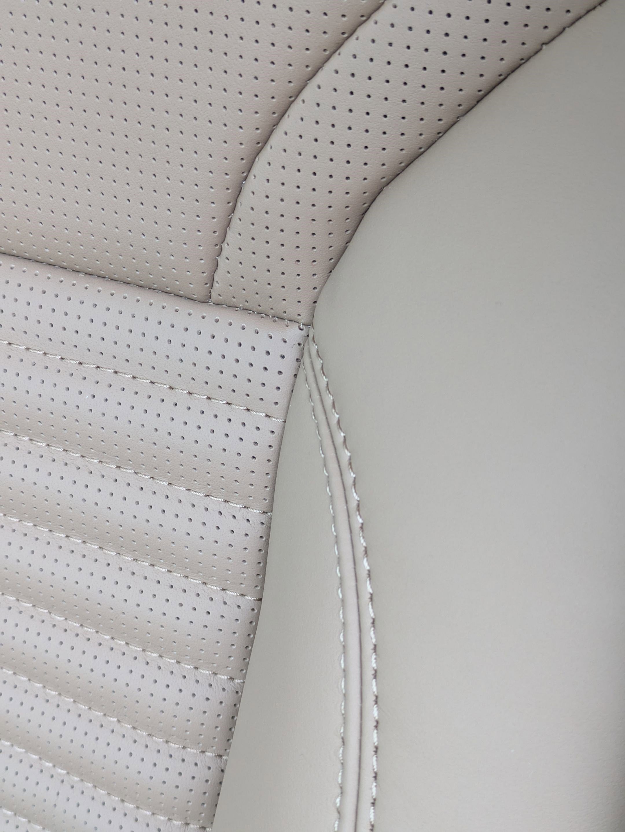 New 2026 Land Rover Discovery Dynamic SE image 24