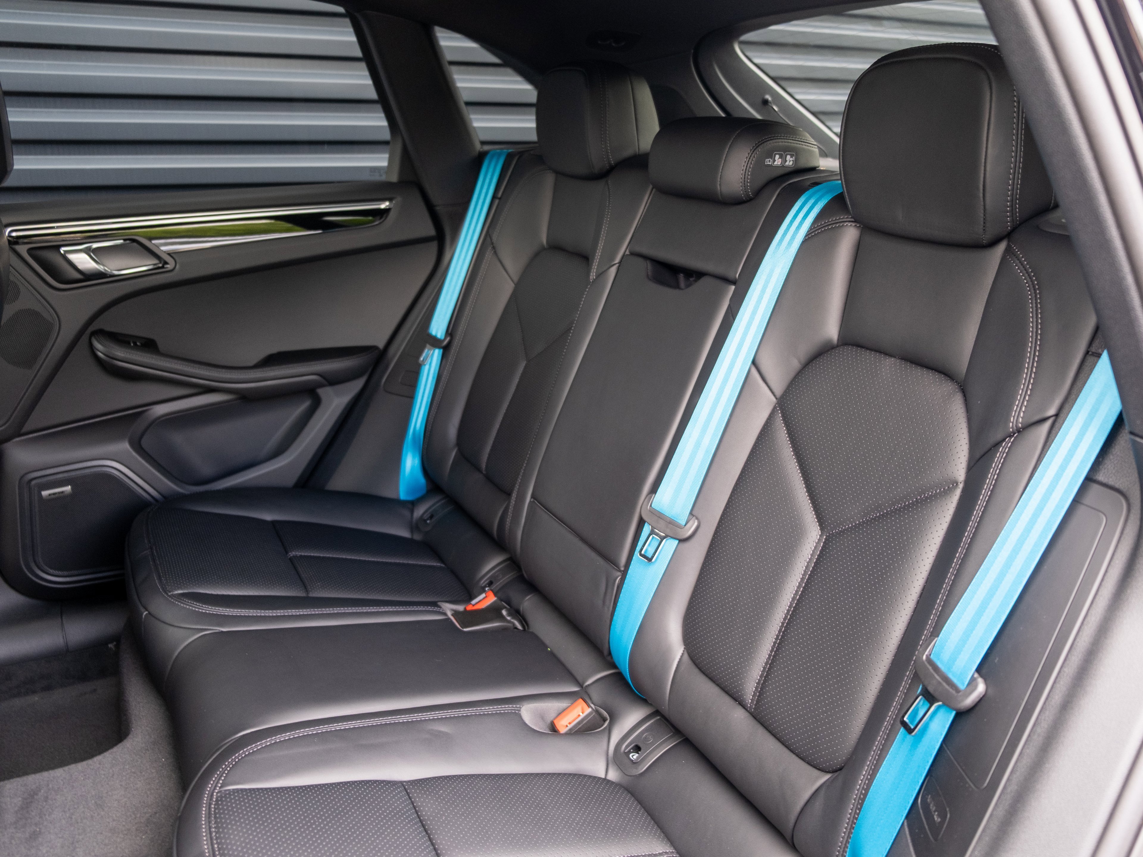 Certified 2025 Porsche Macan image 31