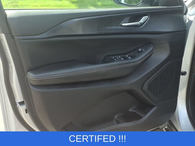 Used 2025 Jeep Grand Cherokee Altitude AWD/4WD image 8