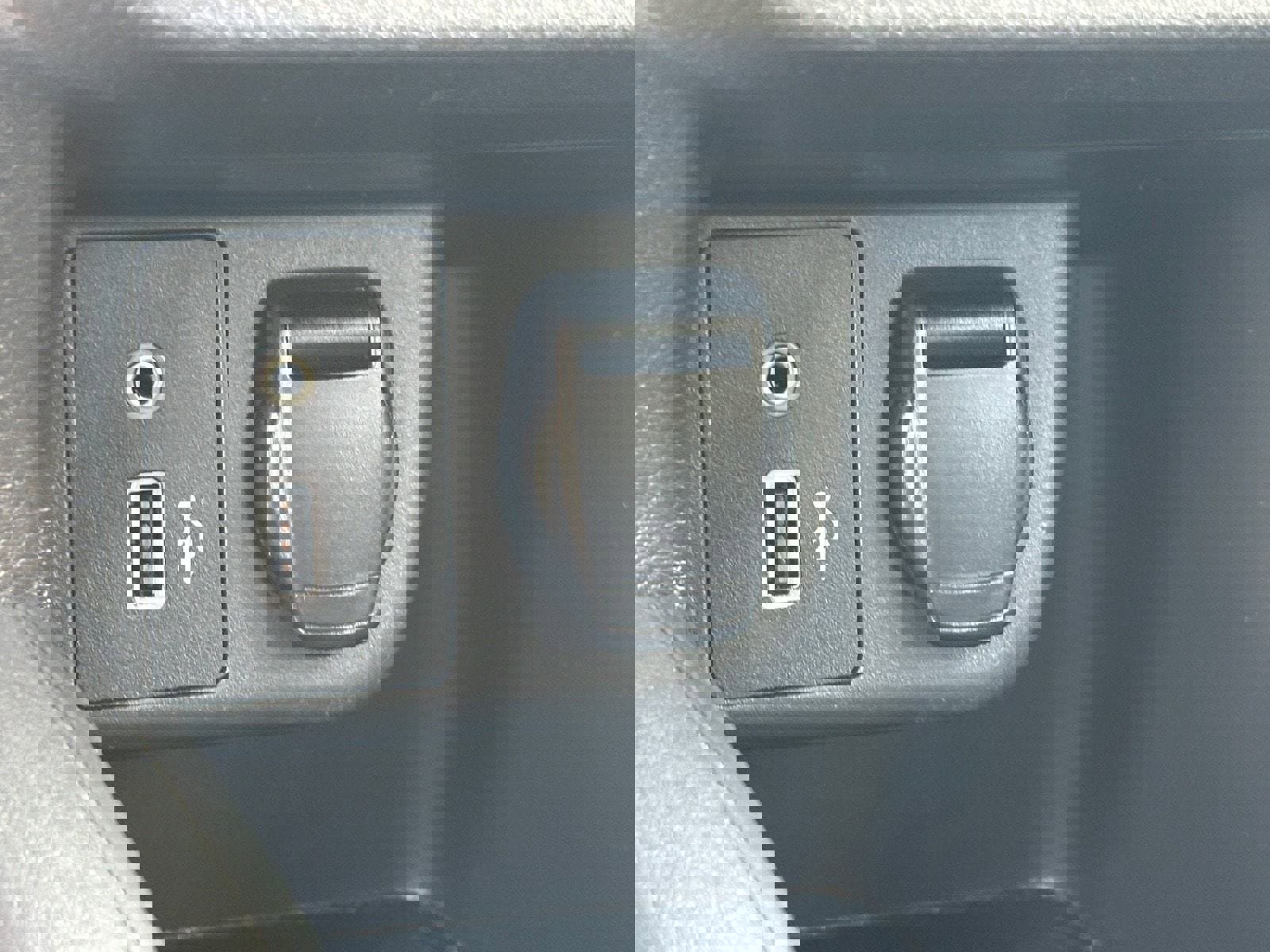 Used 2020 Nissan Versa SR w/ Convenience Package image 27