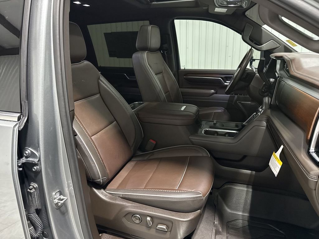 Used 2024 GMC Sierra 3500 Denali w/ Denali Reserve Package image 29