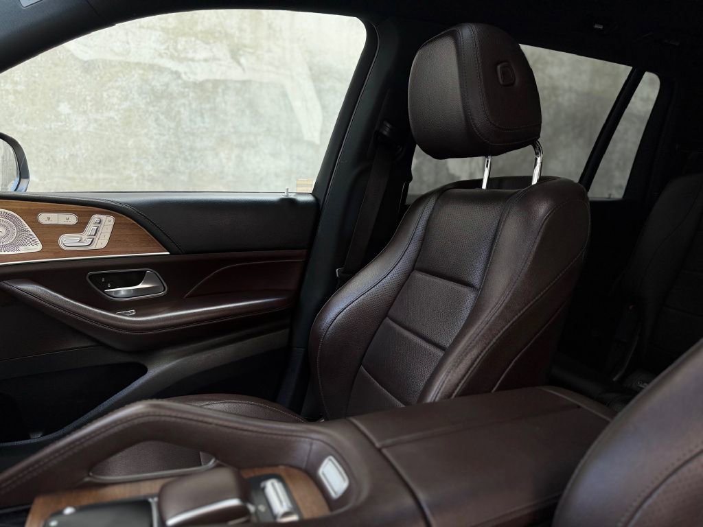 Used 2021 Mercedes-Benz GLS 450 4MATIC image 21