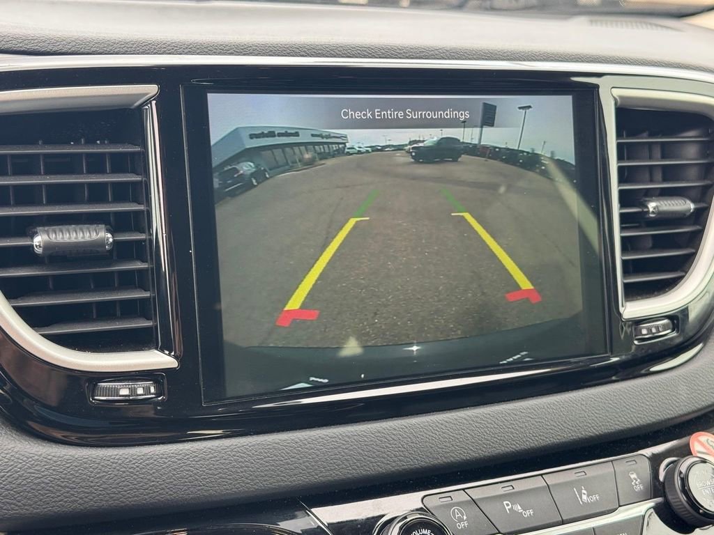 Used 2024 Chrysler Pacifica Touring-L image 25