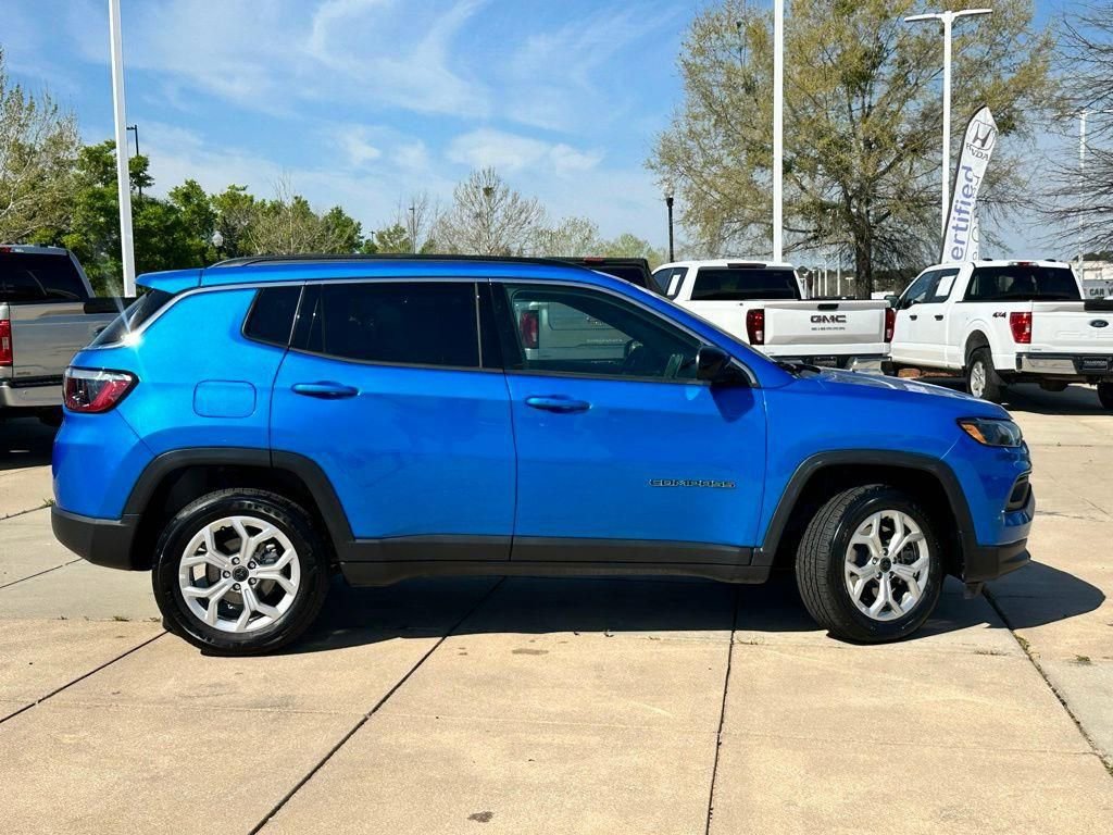Used 2025 Jeep Compass Latitude image 5
