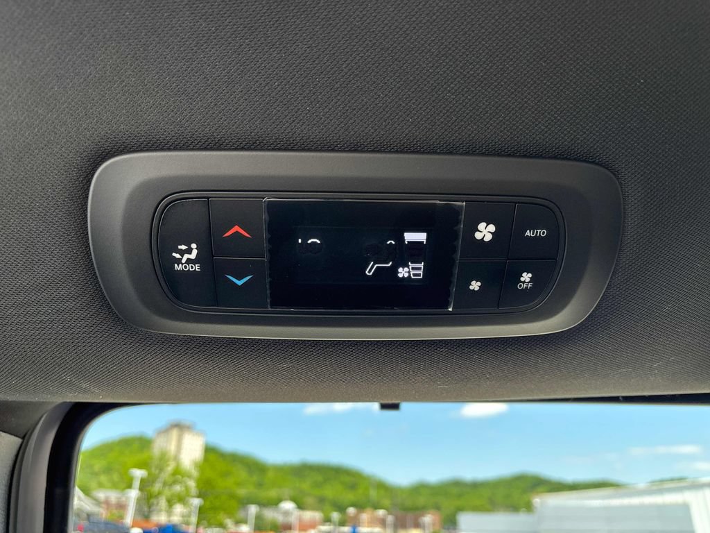 Used 2025 Chrysler Voyager LX FWD image 29