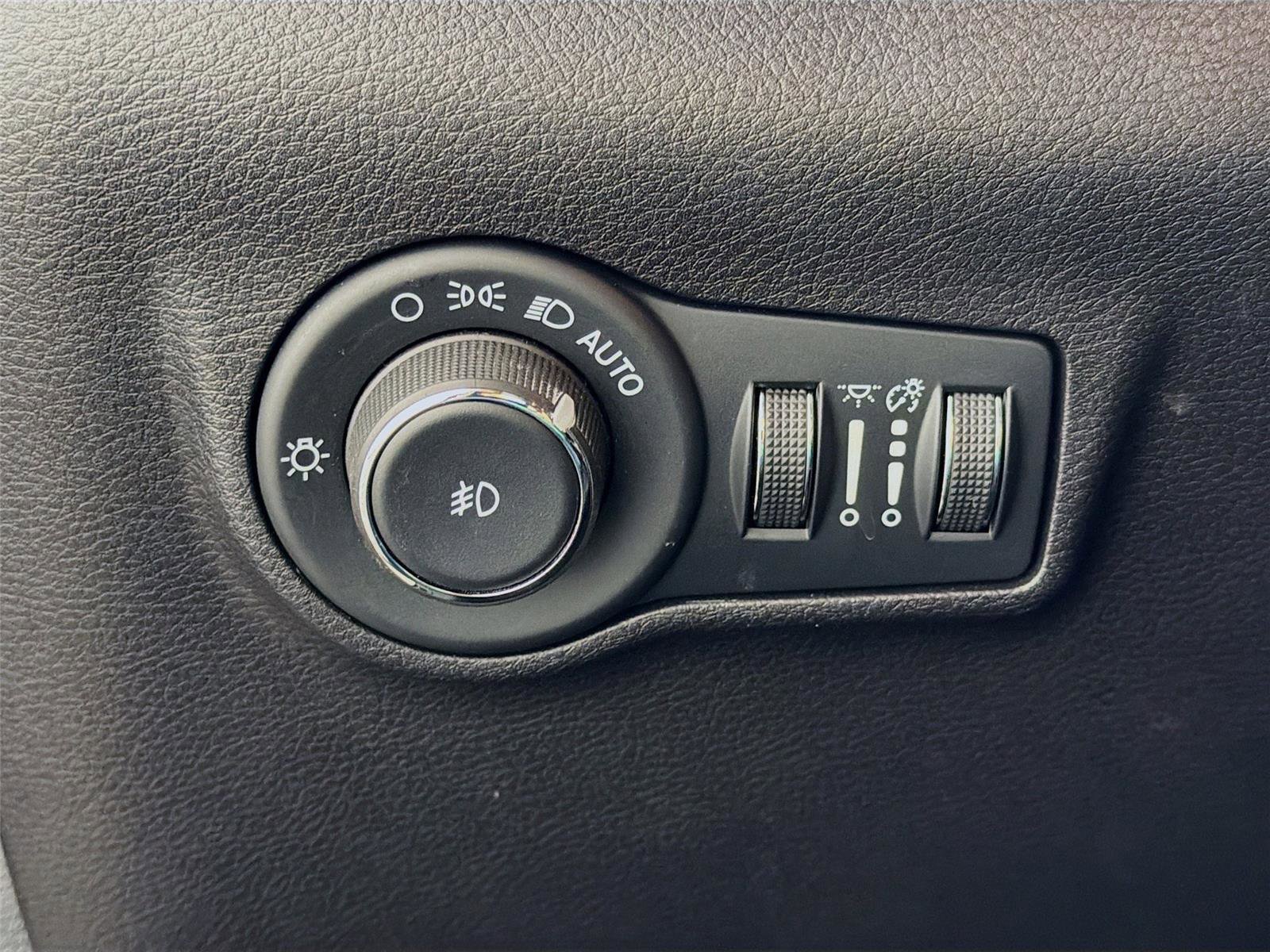 Used 2025 Jeep Compass Limited w/ Elite Group image 10