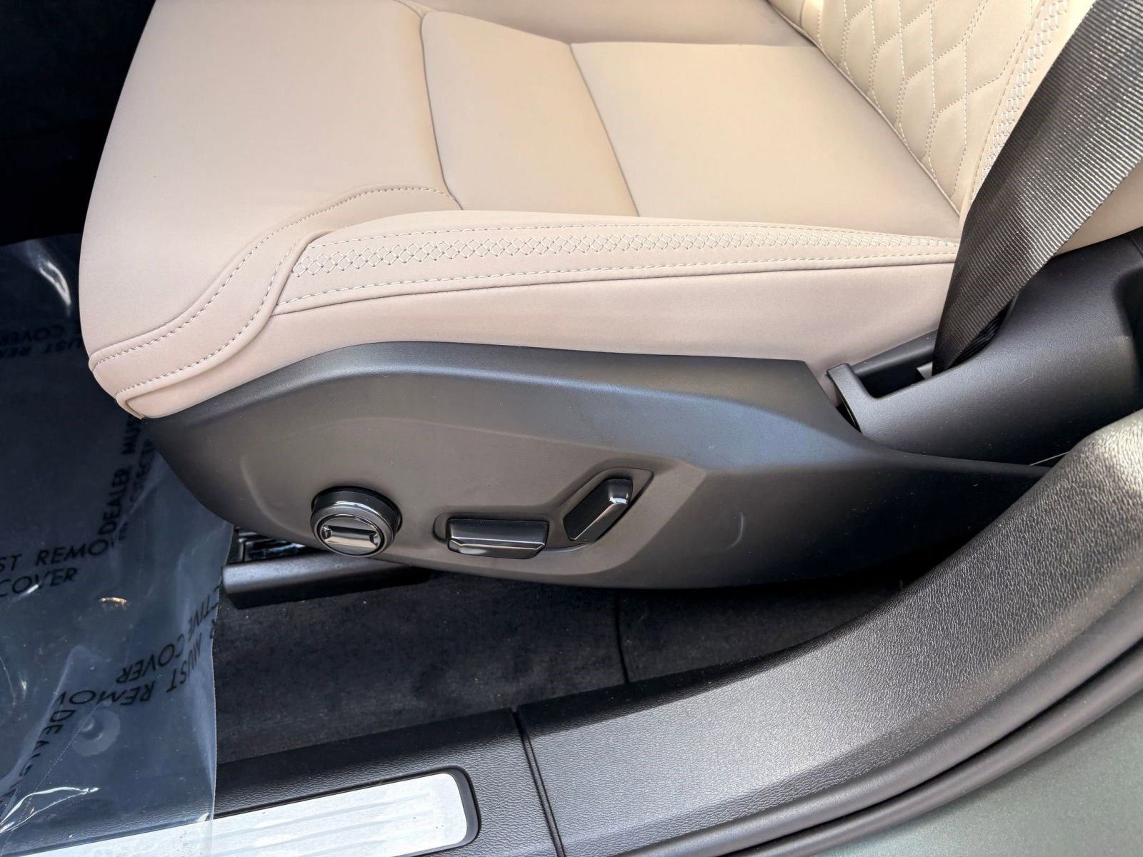 New 2026 Volvo XC60 T8 Core w/ Climate Package image 13