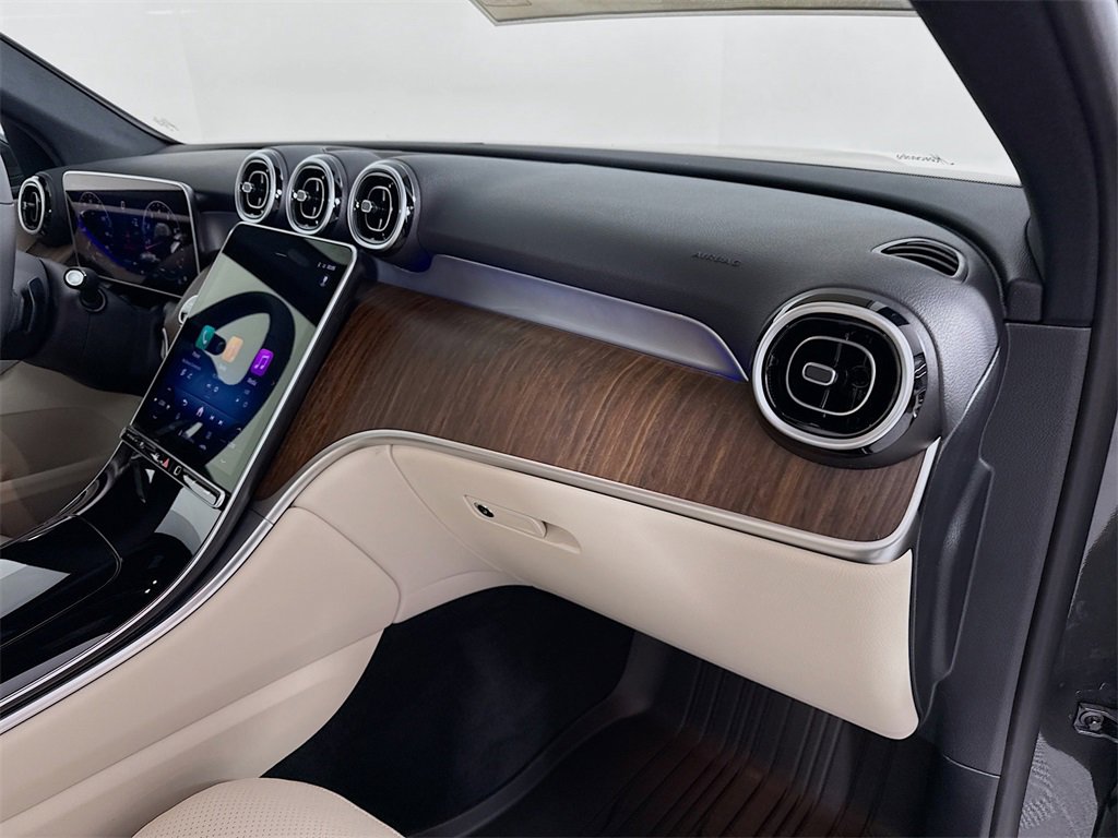 Used 2025 Mercedes-Benz GLC 300 4MATIC image 25