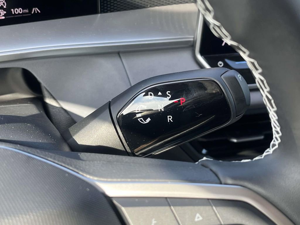 New 2026 Volkswagen Tiguan SE AWD/4WD image 17