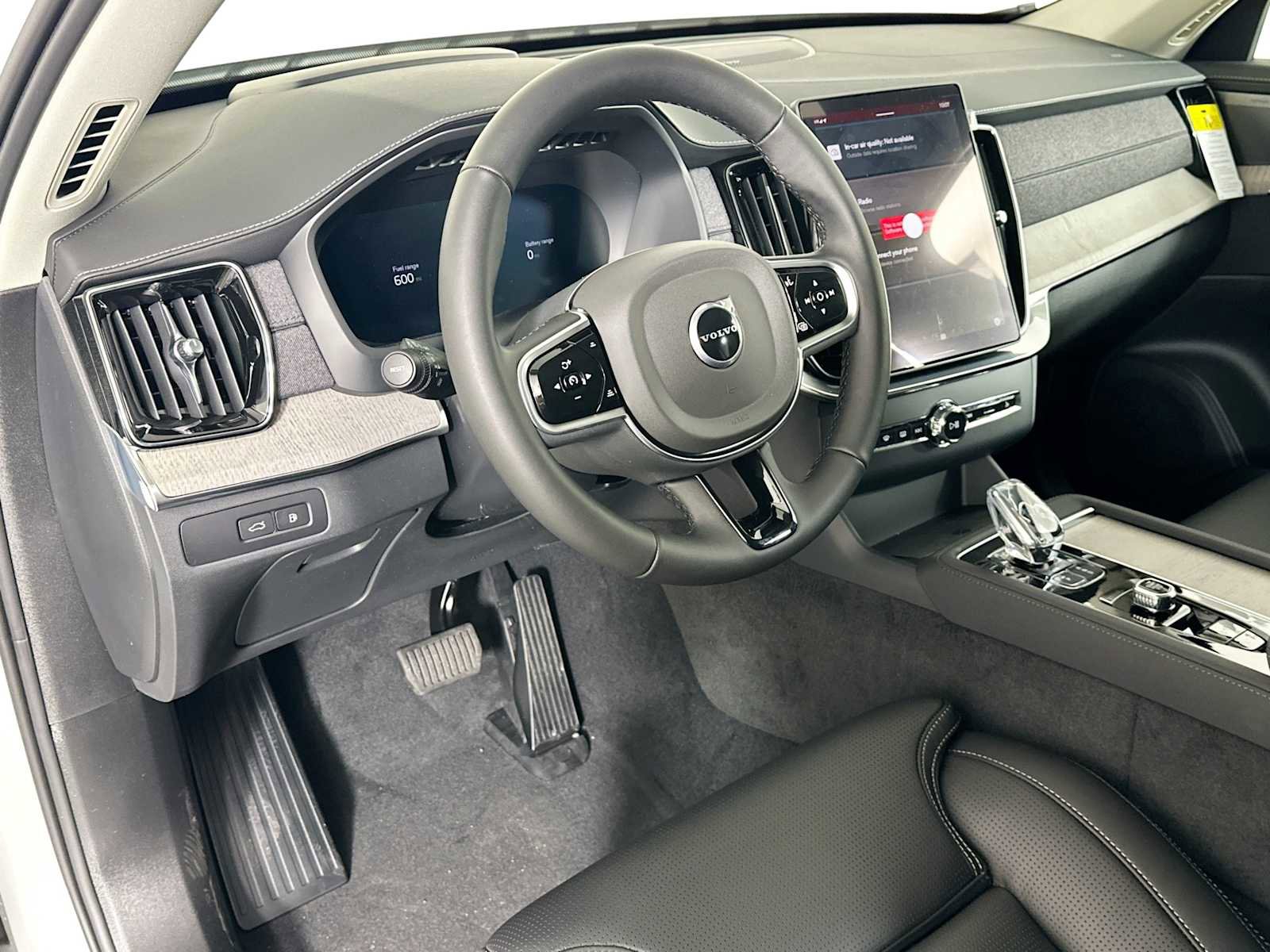 Used 2025 Volvo XC90 T8 Ultra w/ Protection Package Premier image 9