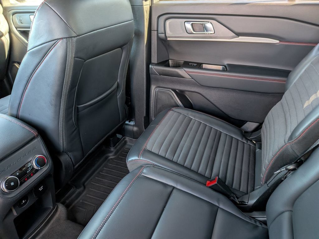 Used 2026 Ford Explorer ST-Line w/ Premium Package RWD image 31