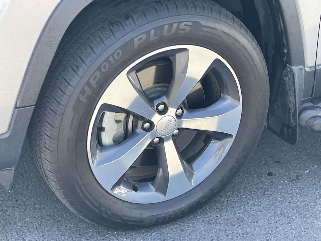 Used 2019 Jeep Cherokee Limited w/ Luxury Group image 19