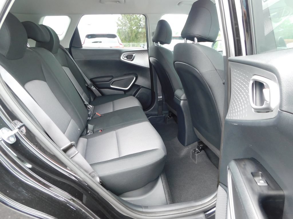 Used 2025 Kia Soul LX w/ LX Technology Package FWD image 19