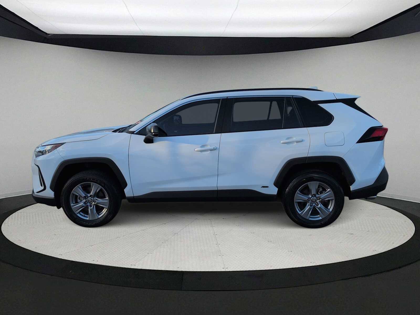 Used 2024 Toyota RAV4 LE image 5