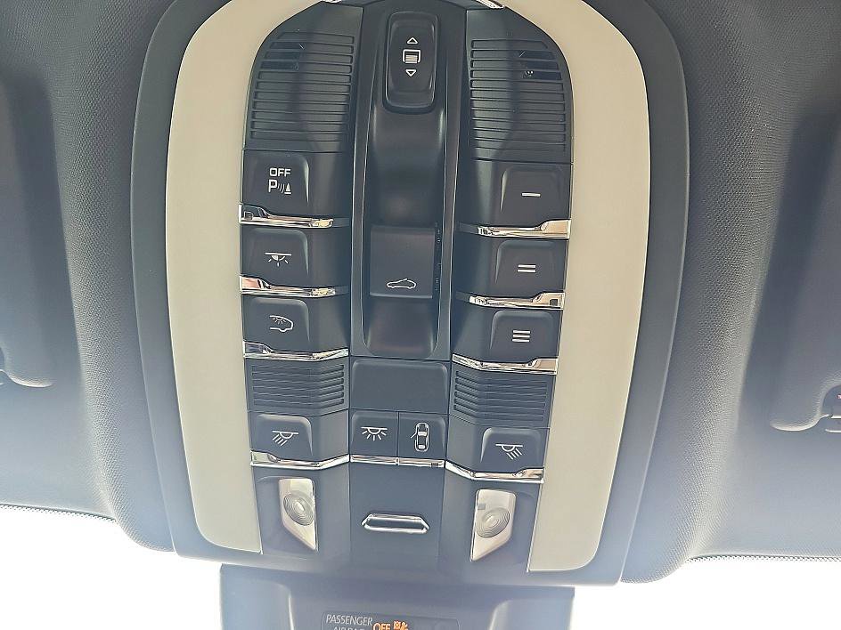 Used 2024 Porsche Macan image 28