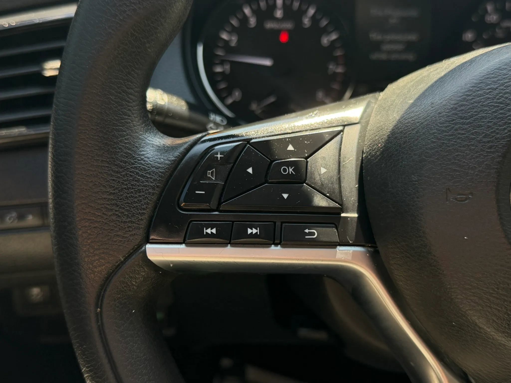 Used 2017 Nissan Rogue S FWD image 20