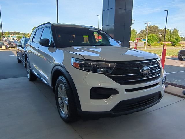 Used 2023 Ford Explorer XLT AWD/4WD image 6