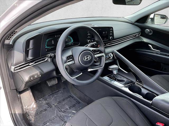 Used 2025 Hyundai Elantra Hybrid FWD image 14