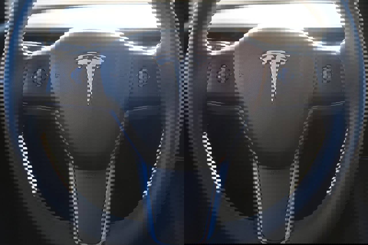 Used 2022 Tesla Model Y Long Range image 17