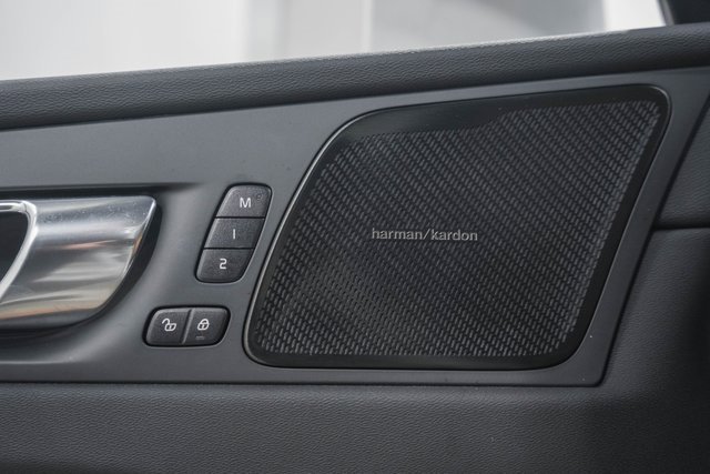 Used 2022 Volvo XC60 B5 Inscription w/ Climate Package image 38