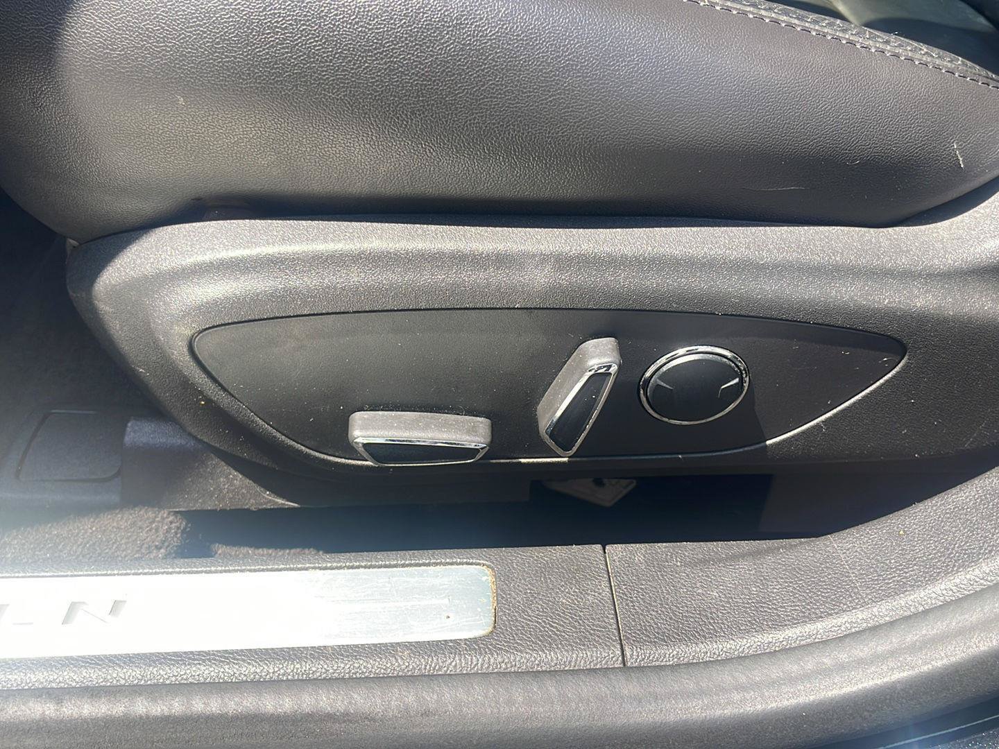Used 2013 Lincoln MKZ FWD image 16