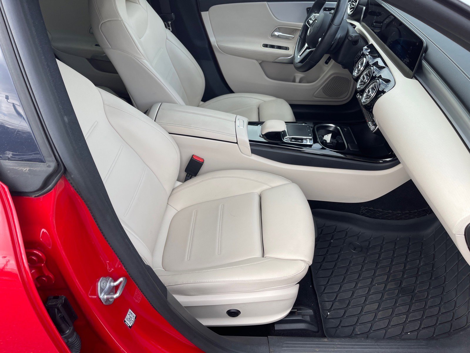 Used 2020 Mercedes-Benz CLA 250 4MATIC w/ Premium Package image 19