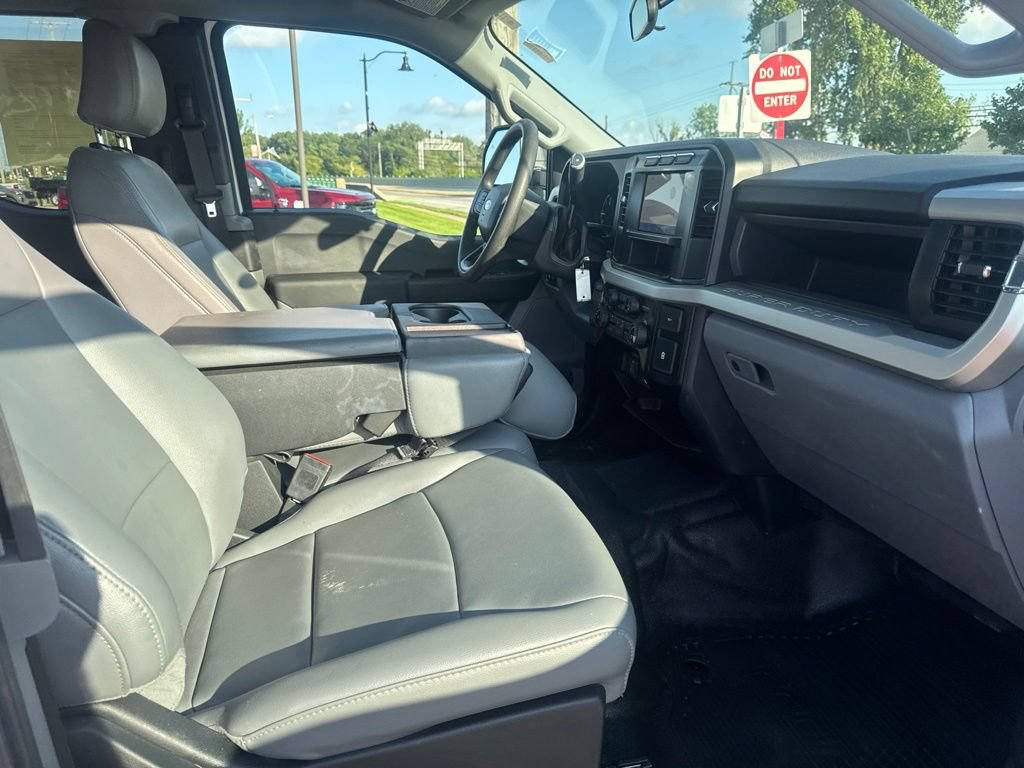 Used 2024 Ford F550 4x4 SuperCab Super Duty image 32