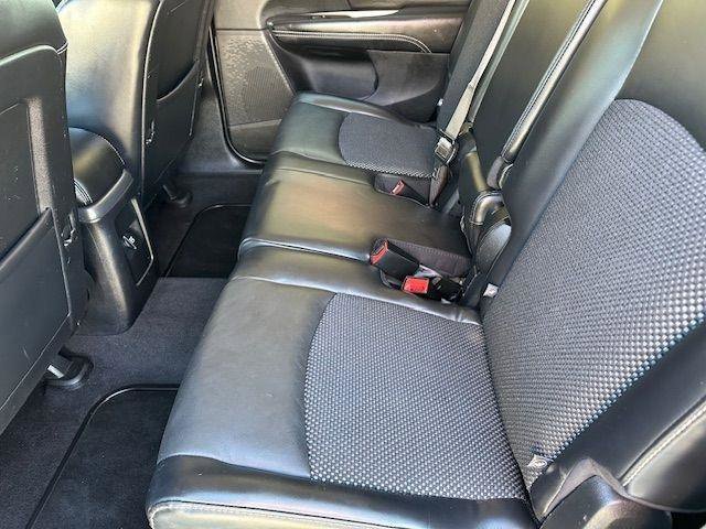Used 2019 Dodge Journey Crossroad w/ Mopar All Weather Group FWD image 18