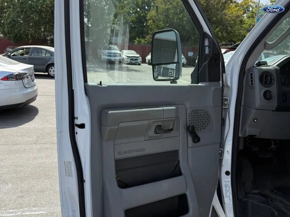 Used 2015 Ford E-350 and Econoline 350 Super Duty RWD image 10