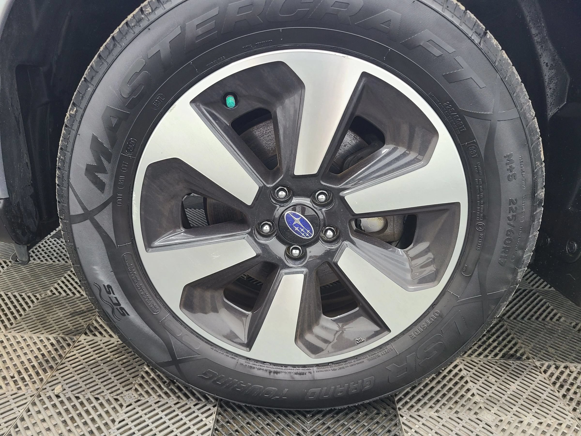 Used 2017 Subaru Forester 2.5i Limited AWD/4WD image 18