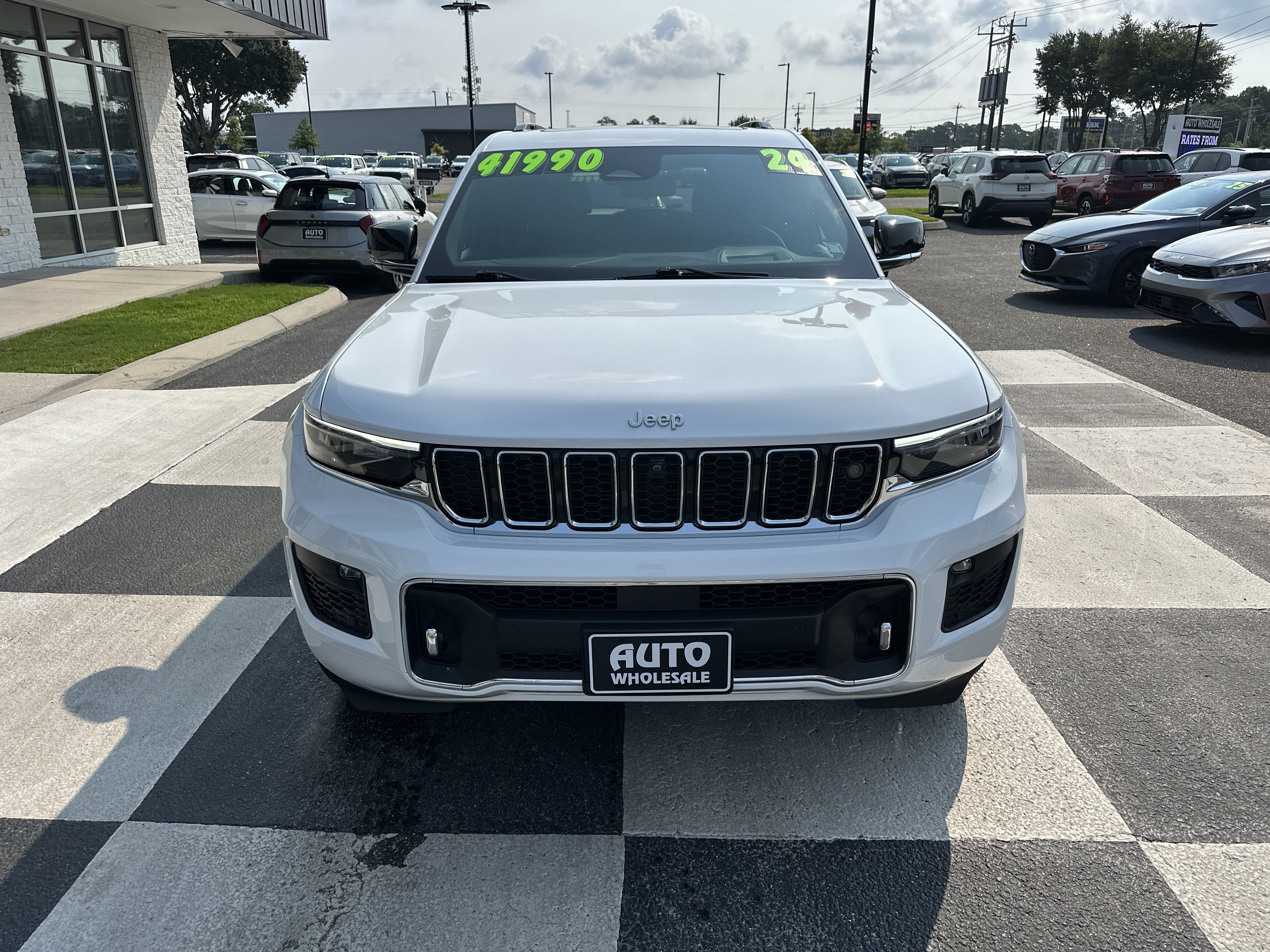 Used 2024 Jeep Grand Cherokee Overland w/ Adv Protech Group III AWD/4WD image 2