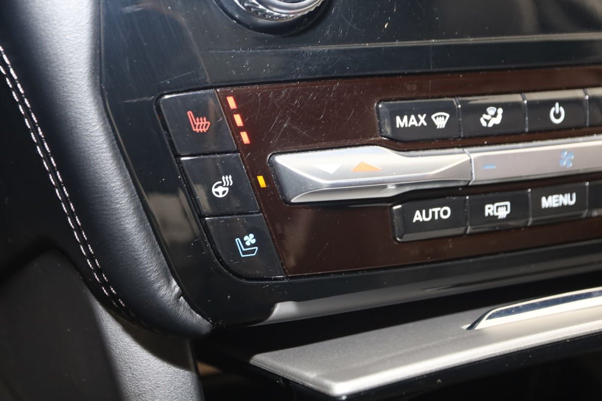 Used 2022 Ford Explorer Platinum w/ Equipment Group 601A AWD/4WD image 8
