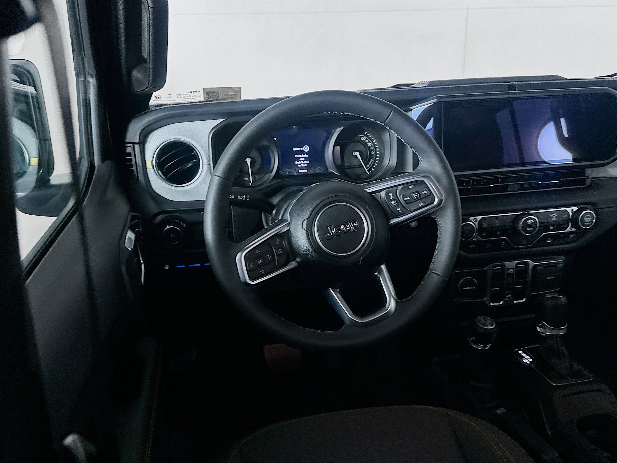 Used 2025 Jeep Wrangler Sahara image 17