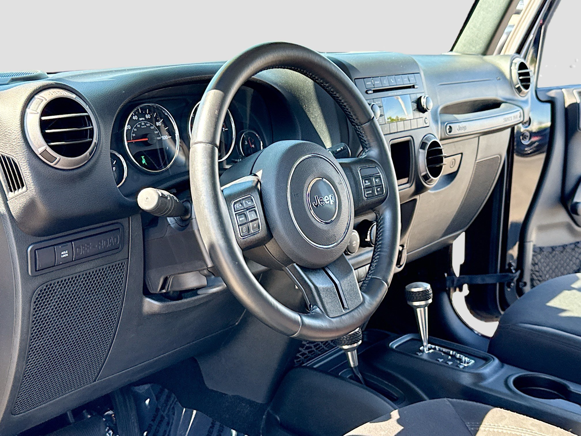 Used 2018 Jeep Wrangler Sport AWD/4WD image 4