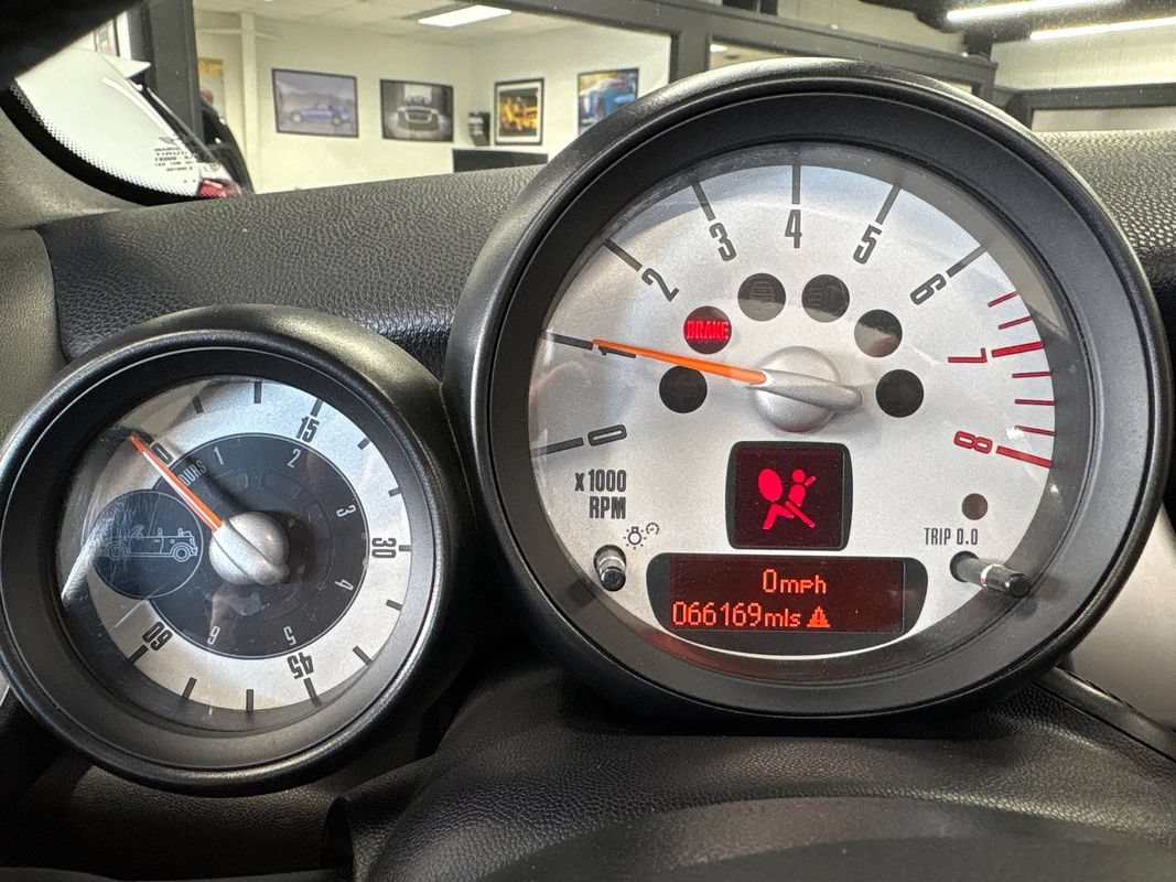Used 2013 MINI Cooper Convertible FWD image 41