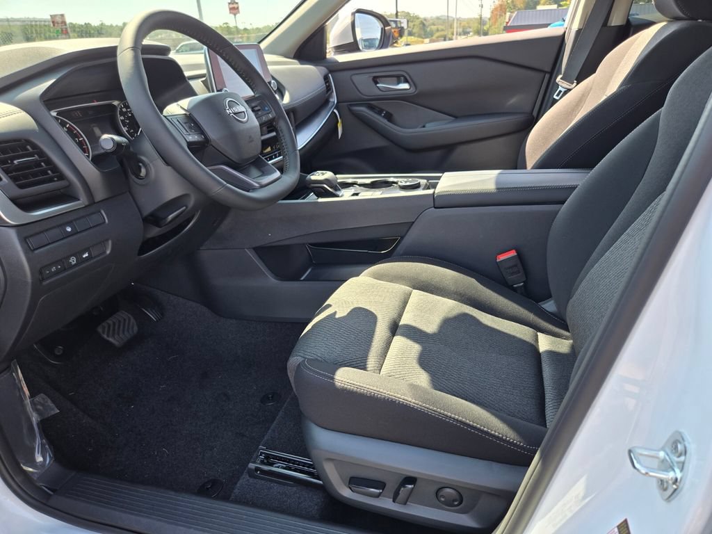 New 2026 Nissan Rogue SV w/ Cold Weather Package AWD/4WD image 4