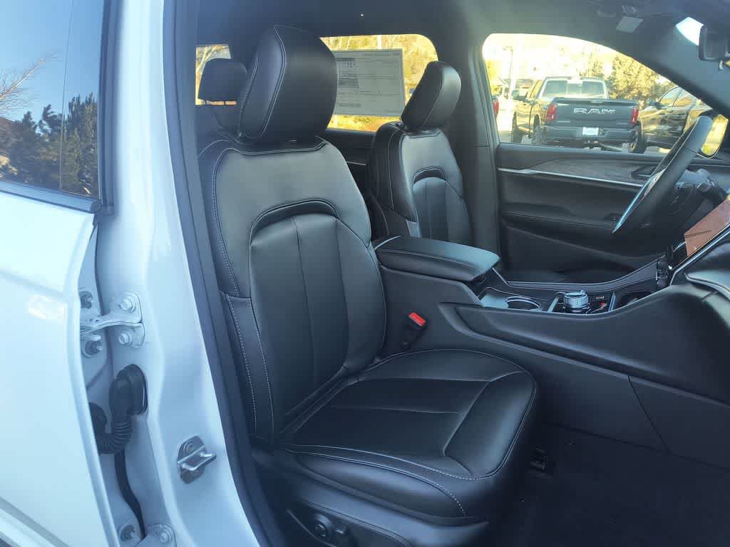 New 2025 Jeep Grand Cherokee L Limited w/ Trailer Tow Package image 26
